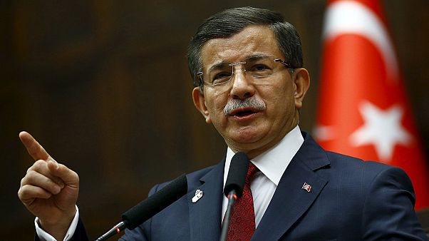 Η Τουρκία παρέδωσε στη Ρωσία τη σορό του πιλότου που σκοτώθηκε μετά την πτώση του μαχητικού SU-24 Η Τουρκία παρέδωσε στη Ρωσία τη σορό του πιλότου που σκοτώθηκε μετά την πτώση του μαχητικού SU-24