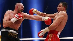 Владимир Кличко проиграл Тайсону Фьюри четыре чемпионских пояса