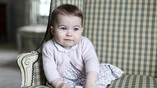 Friss fotók a fél éves Charlotte hercegnőről