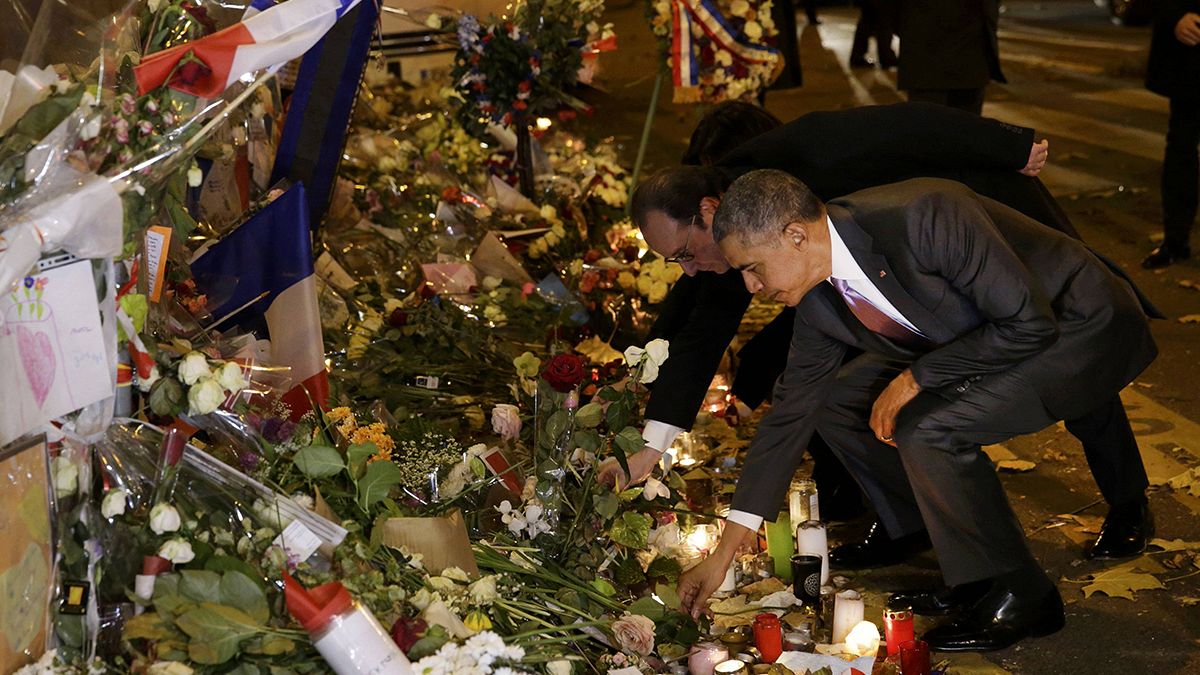 أوباما في مسرح الباتاكلون تكريما لضحايا هجمات باريس