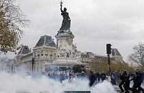 Париж: запрет не помешал столкновениям