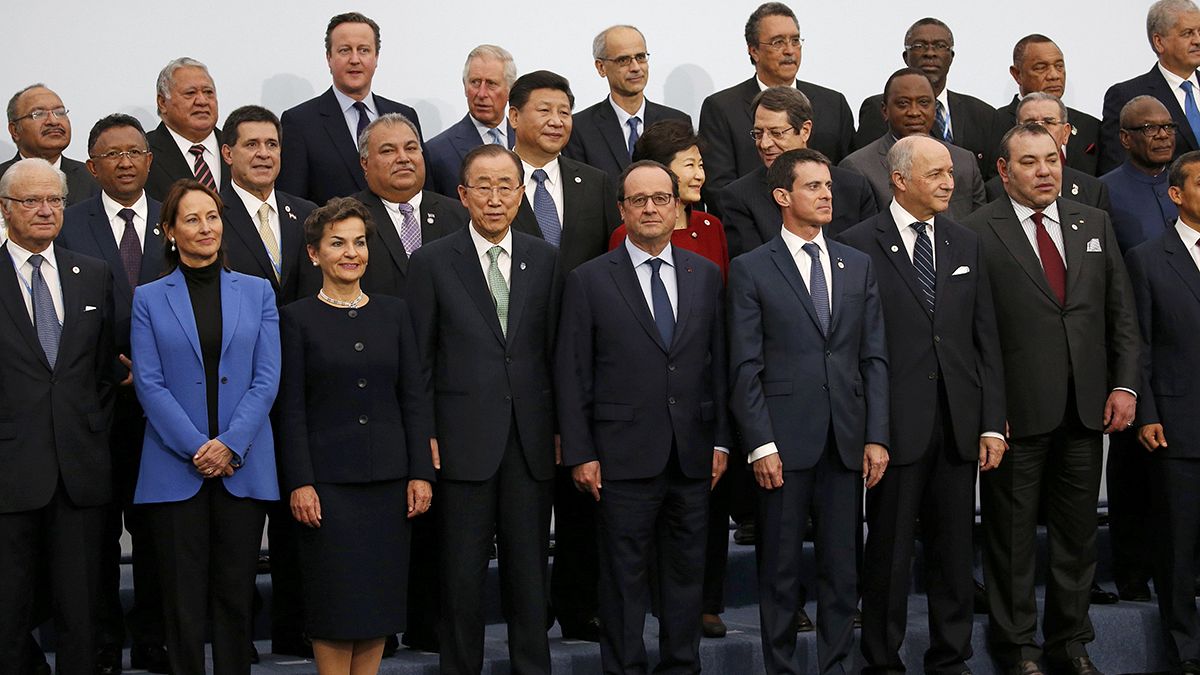World leaders in Paris begin bid for breakthrough in climate talks