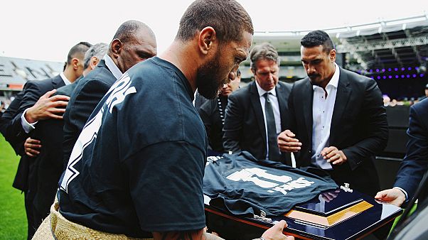 L'addio a Jonah Lomu allo stadio di Auckland, omaggio con la Haka L'addio a Jonah Lomu allo stadio di Auckland, omaggio con la Haka
