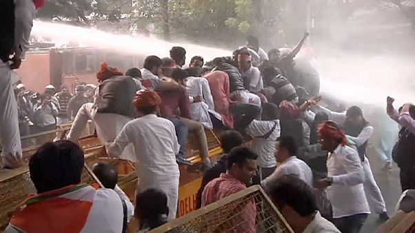 India, cariche della polizia sull'opposizione in piazza India, cariche della polizia sull'opposizione in piazza
