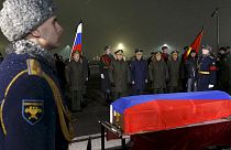 Rusia rinde tributo a Oleg Peshkov, el piloto del bombardero ruso derribado la semana pasada