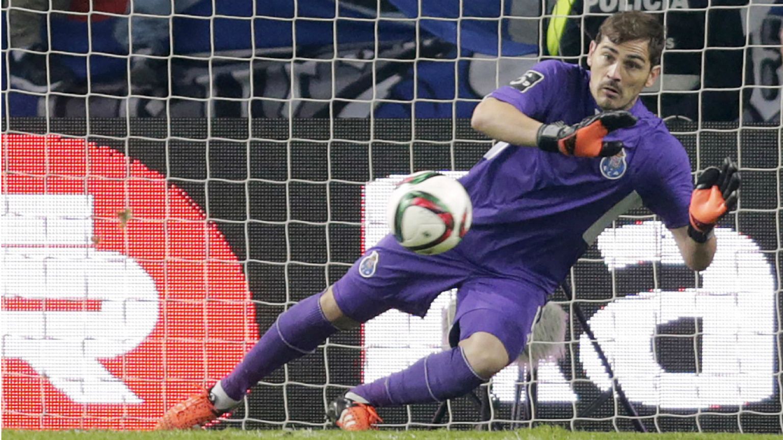 Liga Portuguesa, J11: Casillas e William valem triunfos a Porto e Sporting