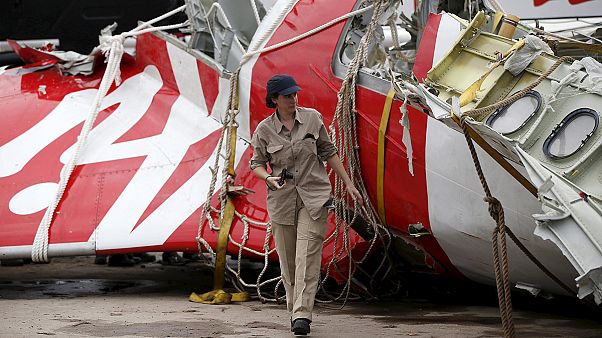Műszaki hiba miatt zuhant a Jáva-tengerbe az AirAsia gépe Műszaki hiba miatt zuhant a Jáva-tengerbe az AirAsia gépe
