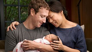 Zuckerberg yeni doğan bebeği için Facebook hisselerini bağışladı