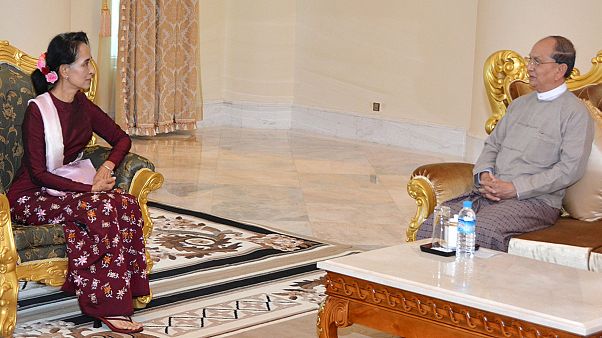Nach Wahlsieg in Myanmar: Aung San Suu Kyi spricht mit Armee über Machtübergabe Nach Wahlsieg in Myanmar: Aung San Suu Kyi spricht mit Armee über Machtübergabe