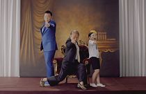 "Daddy" von Psy, im Stil von "Gangnam Style"