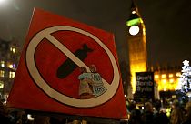 A brit parlament elsöprő többséggel megszavazta a brit légicsapásokat Szíriában