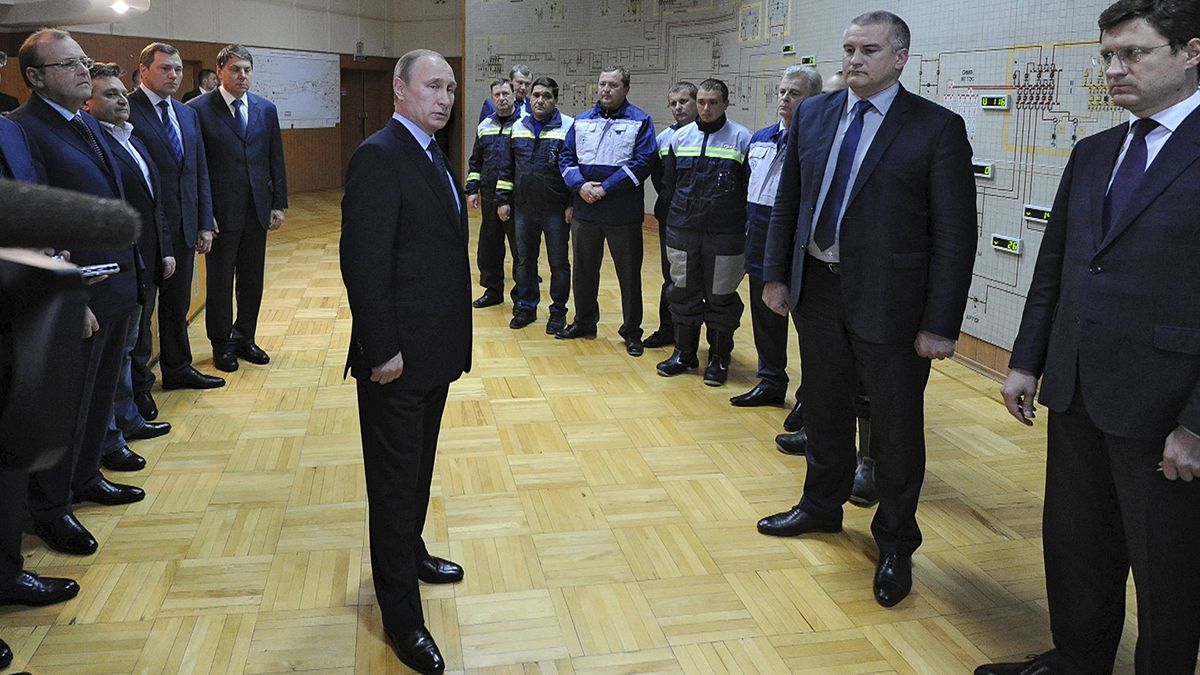 Ο Βλαντιμίρ Πούτιν στα εγκαίνια της νέας γραμμής ηλεκτροδότησης της Κριμαίας