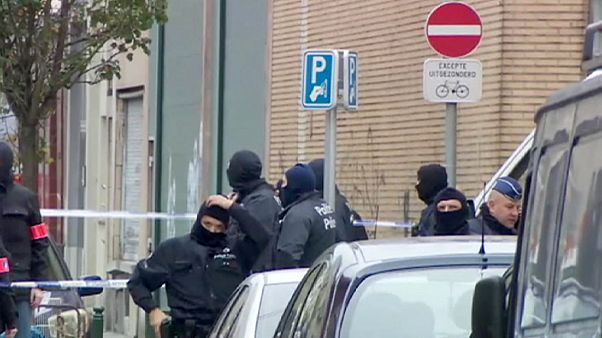 Νέες συλλήψεις υπόπτων για τρομοκρατική δράση στο Βέλγιο Νέες συλλήψεις υπόπτων για τρομοκρατική δράση στο Βέλγιο