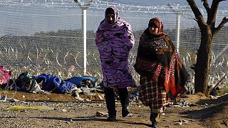 تقرير خاص بيورونيوز عن أزمة اللاجئين في اليونان، ومقابلة مع وزير الهجرة اليوناني يانيس موزالاس