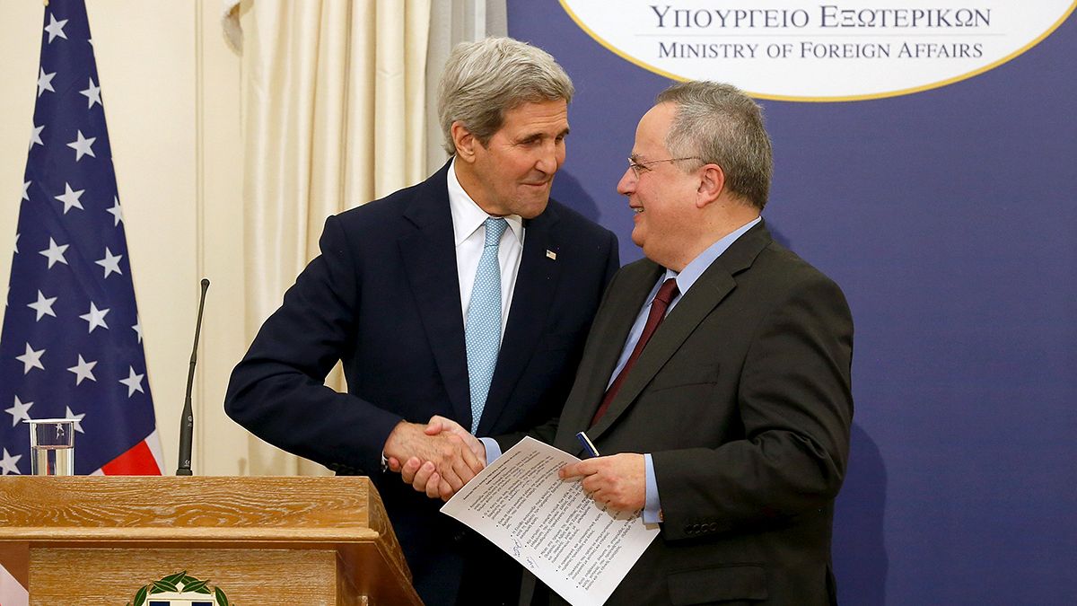 Kerry felicita reformas económicas da Grécia e destaca papel de conflito sírio na crise dos refugiados