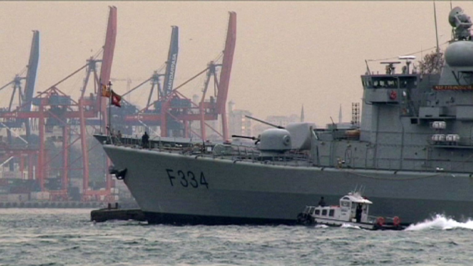 NATO gemileri İstanbul Boğazı'nda