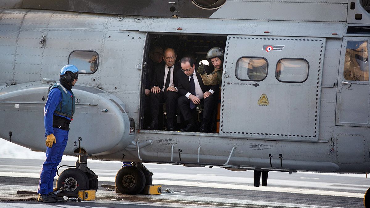Meglátogatta a harcoló katonákat a francia elnök
