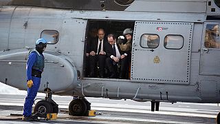Fransa Cumhurbaşkanı Hollande Akdeniz'deki savaş gemisini ziyaret etti