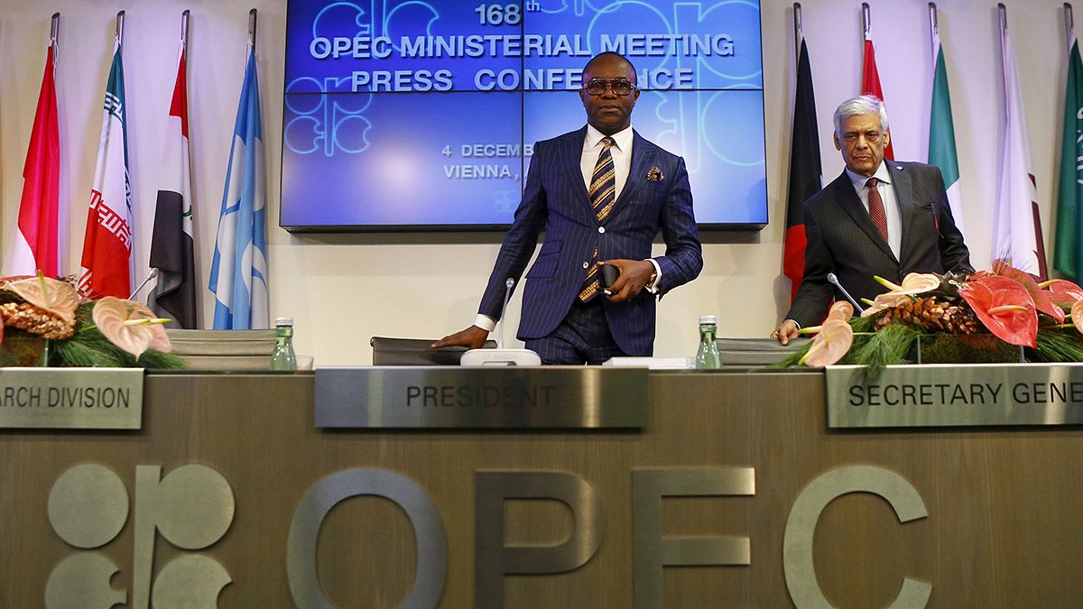 Tovább eshet az olajár, nem csökkenti a kitermelést az OPEC