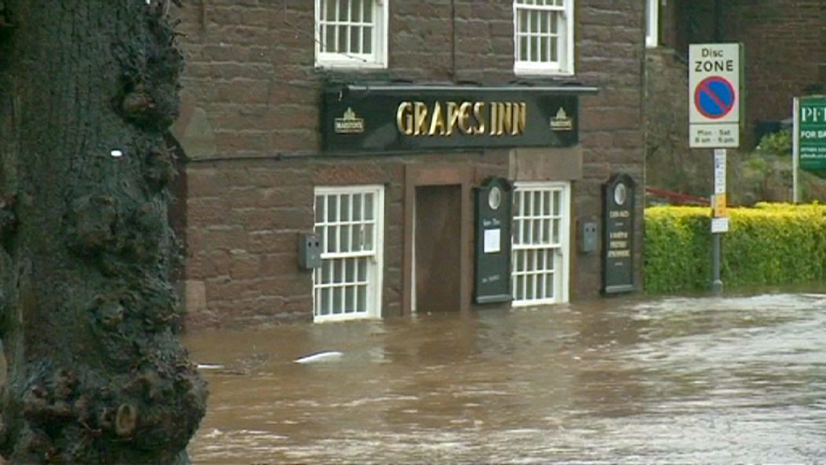فيضانات عارمة تضرب مناطق بالمملكة المتحدة