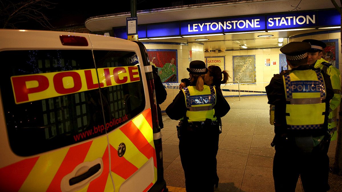 Londra metrosunda bıçaklı saldırı