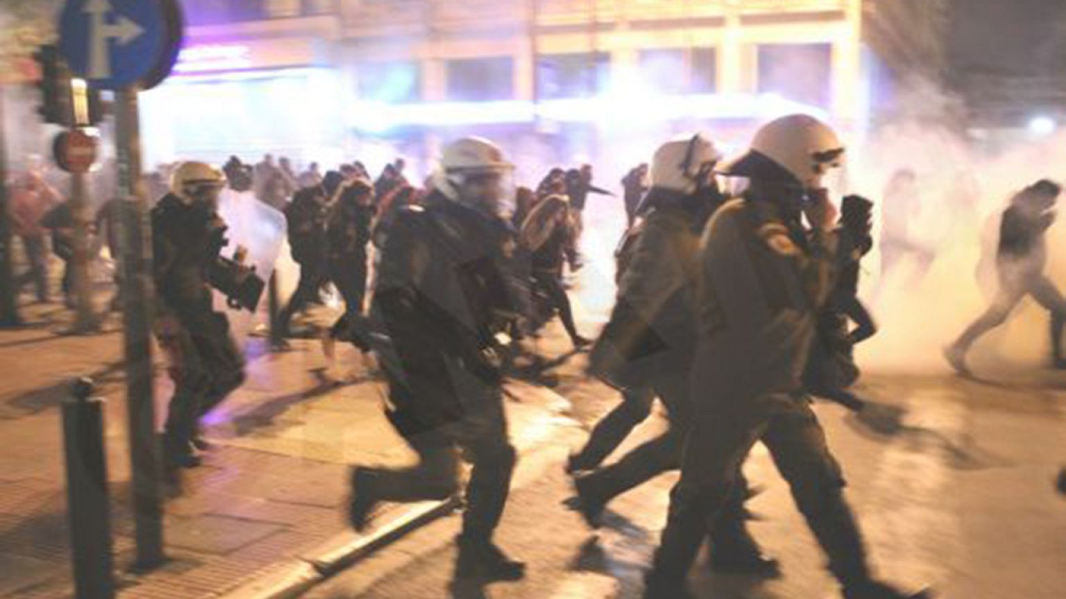 Ένταση και επεισόδια στην πορεία για τον Αλέξανδρο Γρηγορόπουλο