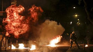 Scènes de guerilla urbaine en plein centre d'Athènes