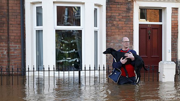 Regno Unito. In Cumbria acqua ad altezza d'uomo dopo passaggio tempesta Desmond Regno Unito. In Cumbria acqua ad altezza d'uomo dopo passaggio tempesta Desmond