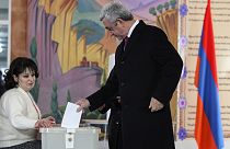استفتاء أرمينيا: 63 بالمائة من الأرمن يصوتون لتقليص صلاحيات الرئيس