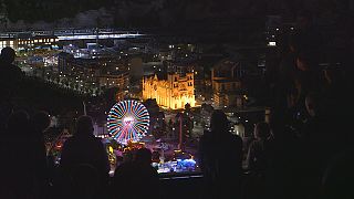 Lichtshow und Weihnachtsstimmung in der "Mini World Lyon"