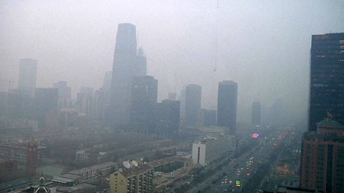Alerta vermelho em Pequim devido a novos picos de poluição