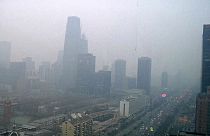 الصين تصدر إنذارا أحمرا بسبب تلوث الهواء في بكين