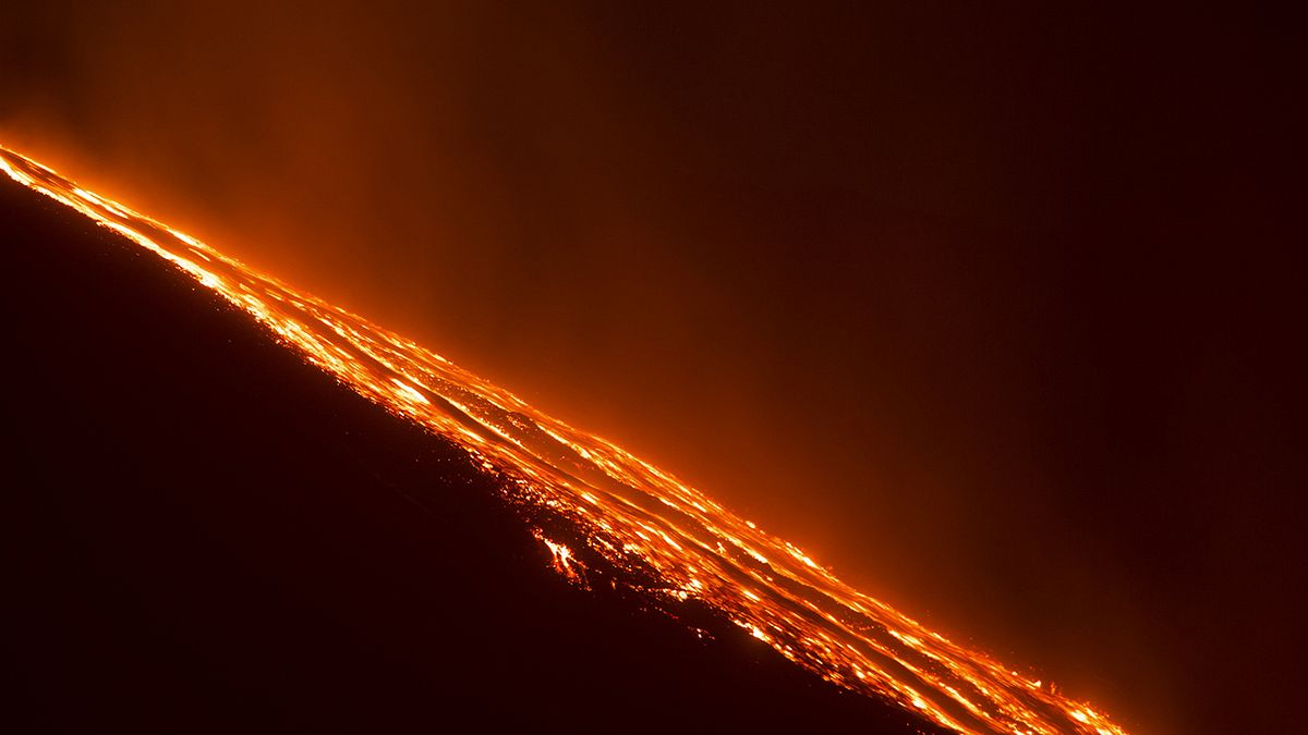 Италия: рассвет над вулканом
