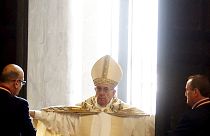 Im Namen der Barmherzigkeit: Papst öffnet Heilige Pforte