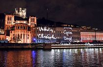 Lyon presta homenagem às vítimas de Paris