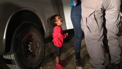 Image: Border Patrol Agents Detain Migrants Near US-Mexico Border