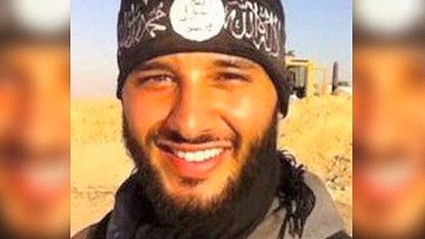 الفرنسي محمد فؤاد عقاد هو الانتحاري الثالث في الهجوم على "لوباتاكلان" في باريس الفرنسي محمد فؤاد عقاد هو الانتحاري الثالث في الهجوم على "لوباتاكلان" في باريس