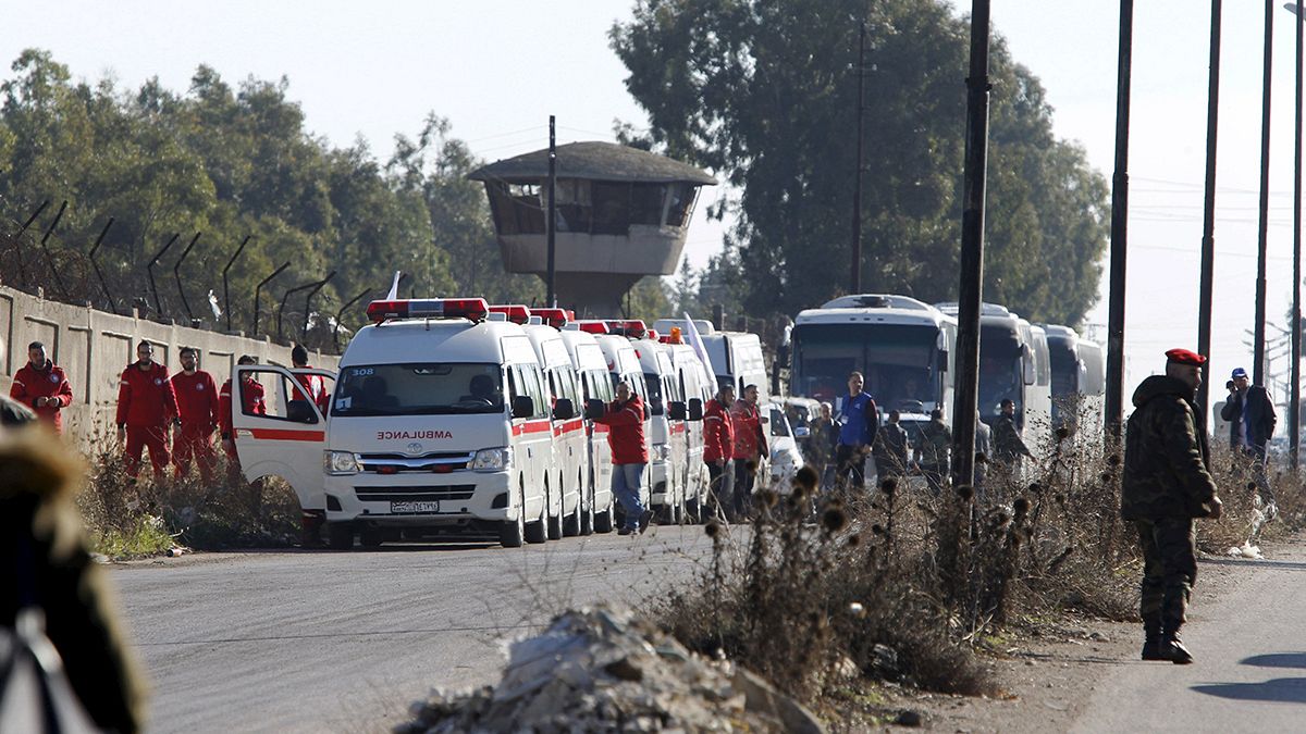 همزمان با نشست ریاض، گروههای مسلح خروج از حمص را آغاز کردند