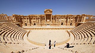 ISIL militants raising funds by selling looted antiques