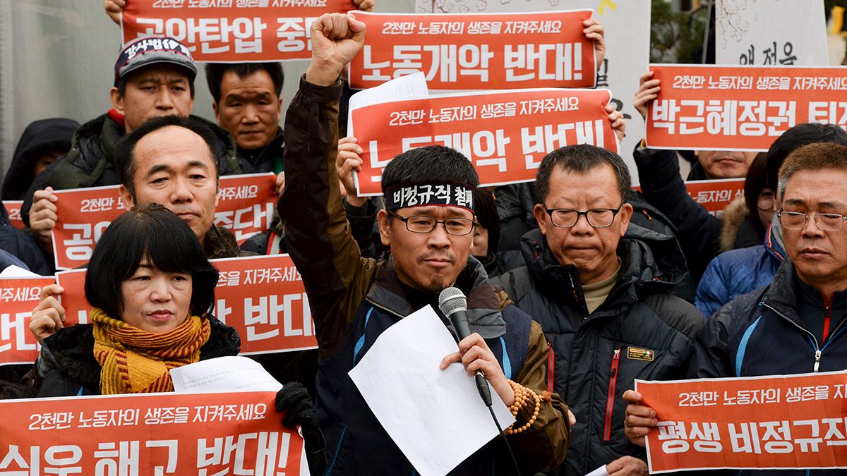 Sud Corea, arrestato sindacalista rifugiato per un mese in un tempio di Seul
