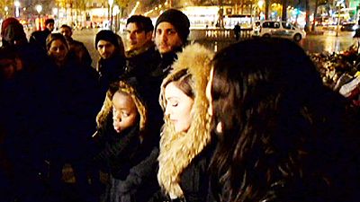 ادای احترام مدونا به قربانیان حملات پاریس در میدان جمهوری این شهر