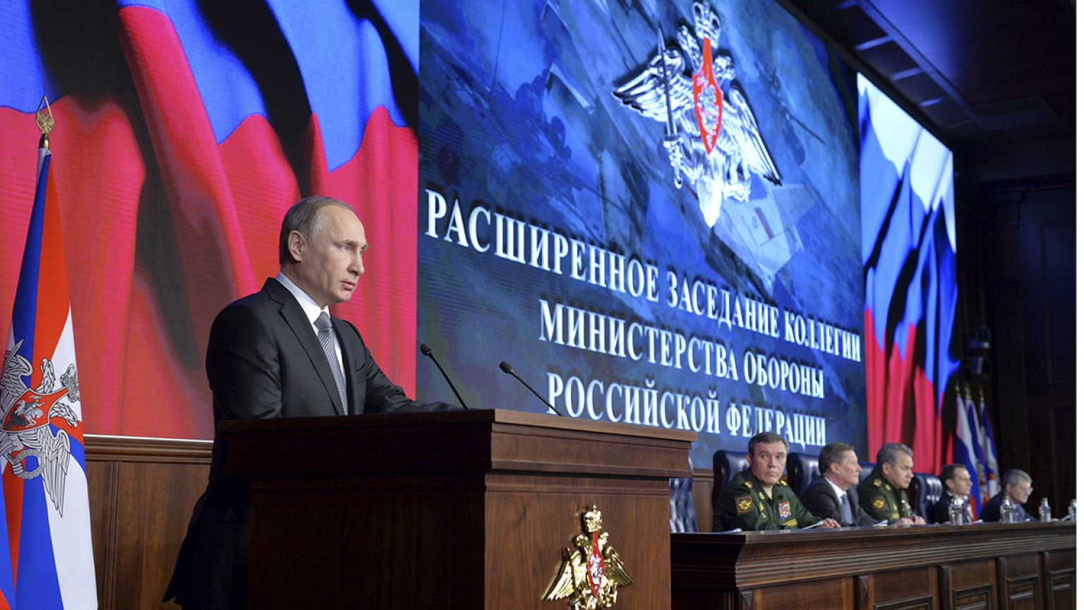 Siria, Putin alle forze armate: agire con fermezza contro qualunque minaccia
