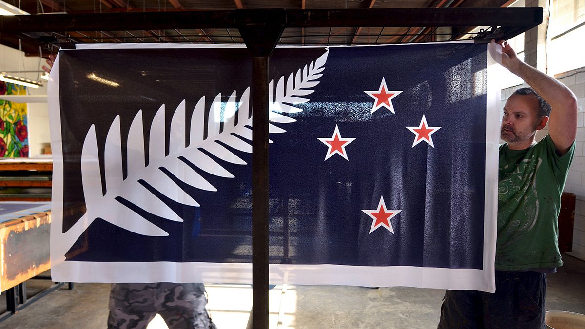 Neozelandeses escolhem bandeira finalista