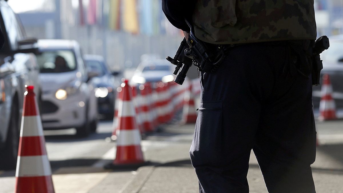 La policía suiza detiene a dos hombres origen sirio con restos de explosivos