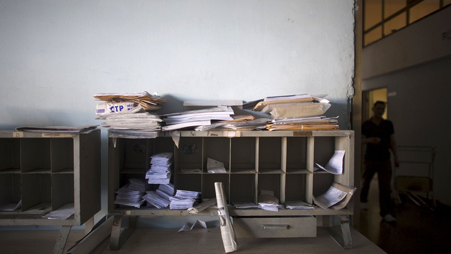 Estados Unidos y Cuba acuerdan restablecer el servicio de correo directo