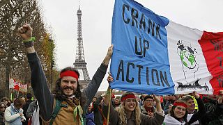 Rassemblements écologistes à Paris pour la fin de la COP21