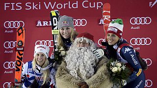 لينسي فون تفوز بمنافسات التعرج العملاق للتزلج في السويد