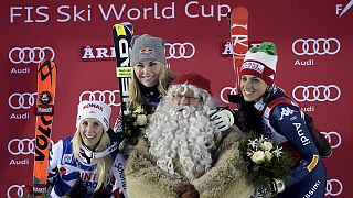 Lindsey Vonn wins giant slalom as Mikaela Shiffrin crashes out