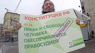 In piazza per denunciare la "Costituzione violata". Decine di arresti a Mosca