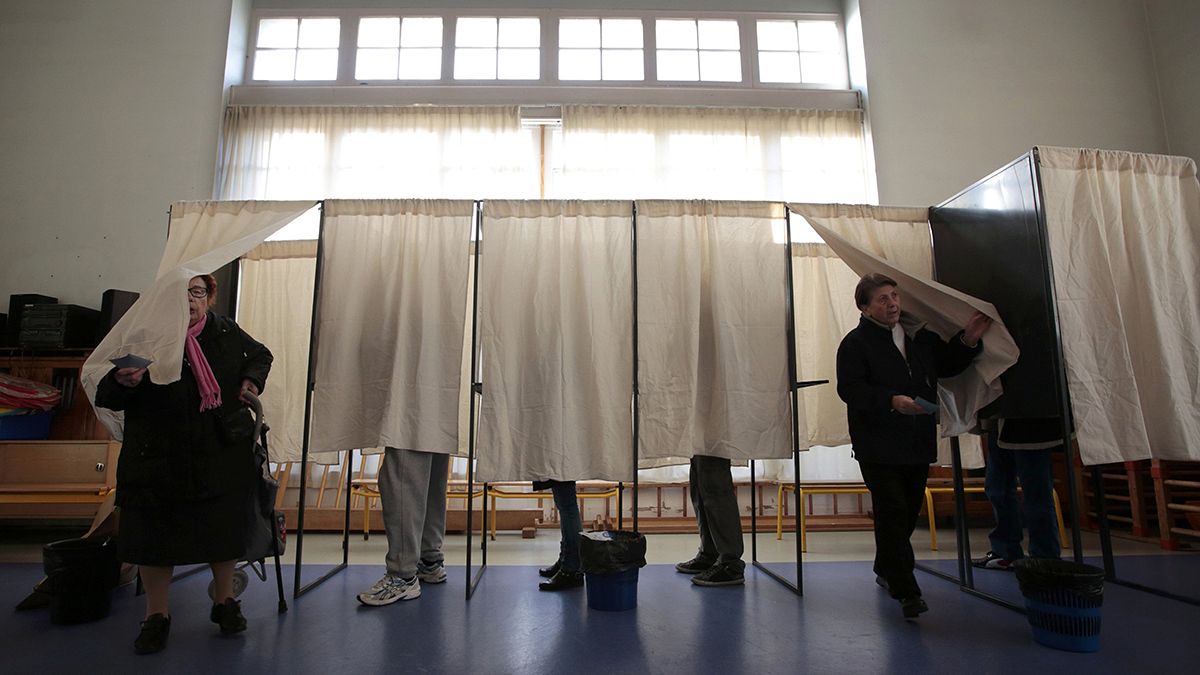 نسبة المشاركة في الانتخابات الجهوية الفرنسية تتجاوز 50 بالمئة
